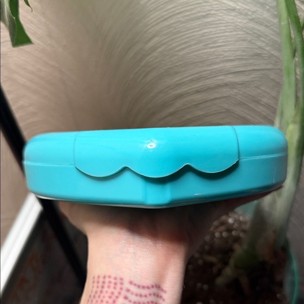 Heart-Shaped Turquoise Case - Picture 3 of 8